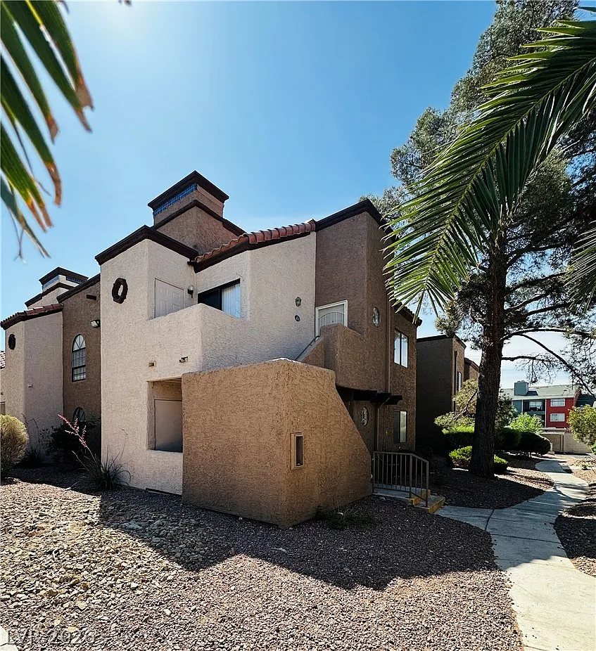 2 bed, 2.0 bath, 889 sqft, $1,175 — Photo 1