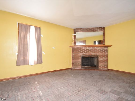 3rd image of 923 E Philadelphia Ave