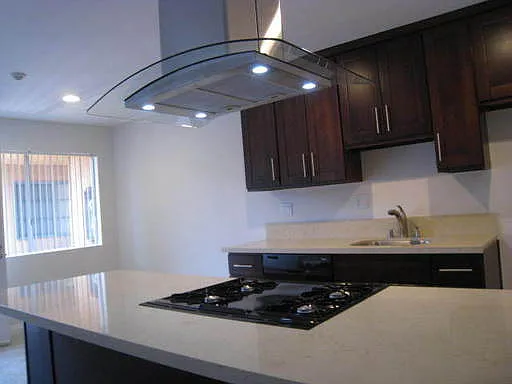 2210 Vanderbilt Ln — Photo 3