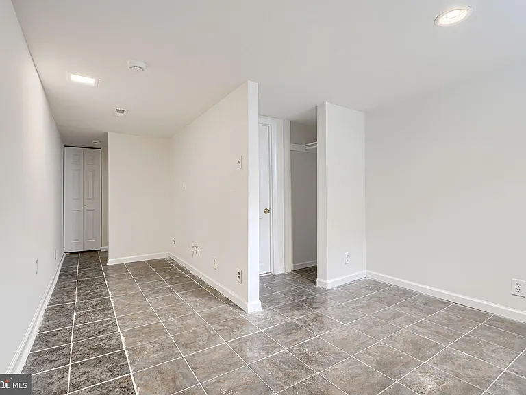 1138 W Lombard St — Photo 23