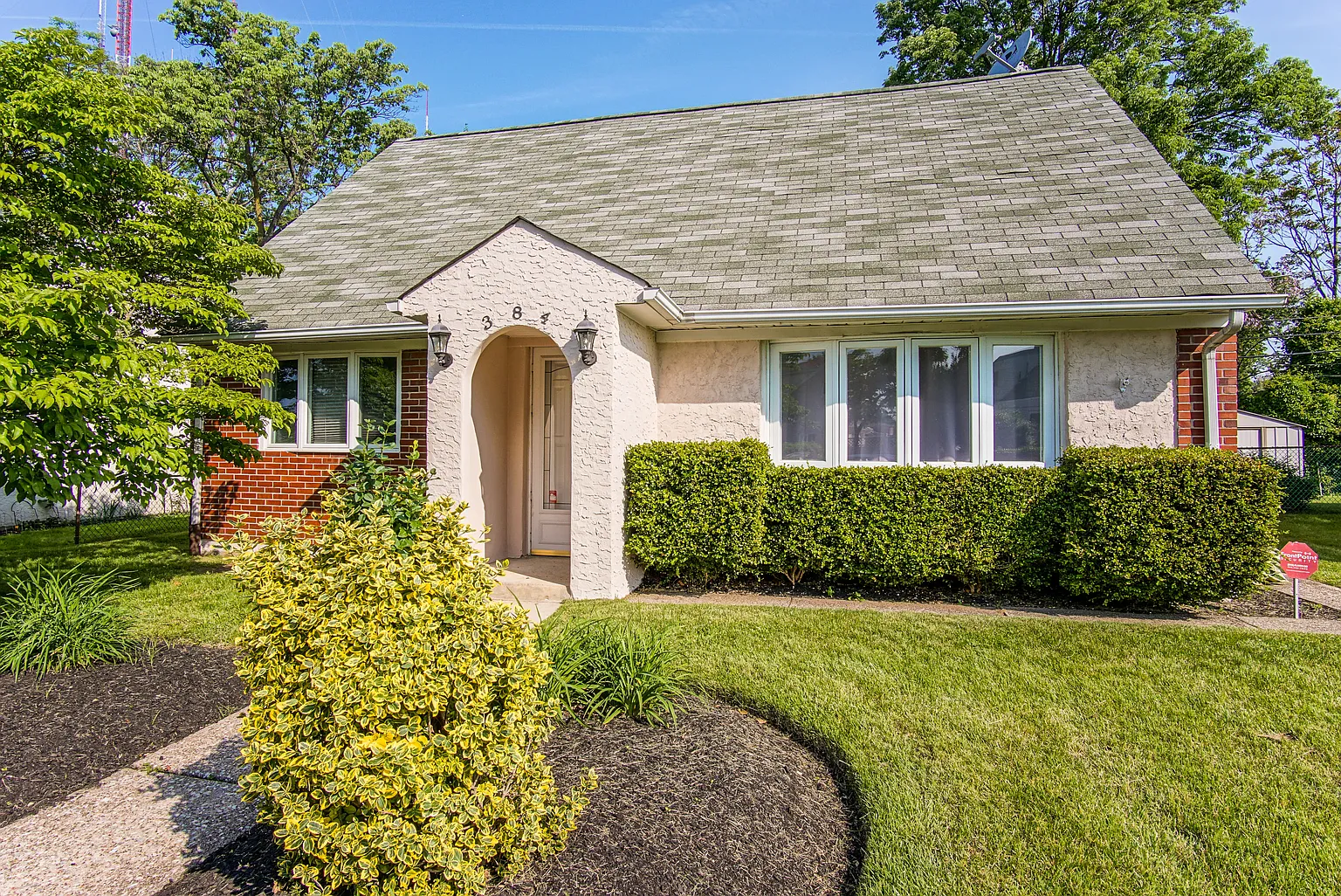 384 Leroy St photo 1
