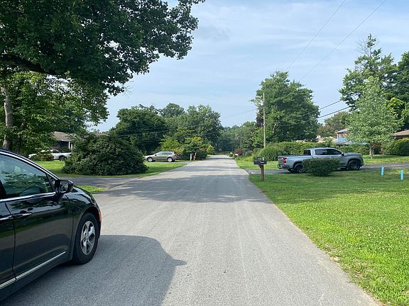 5th image of 3011 Harcourt Dr