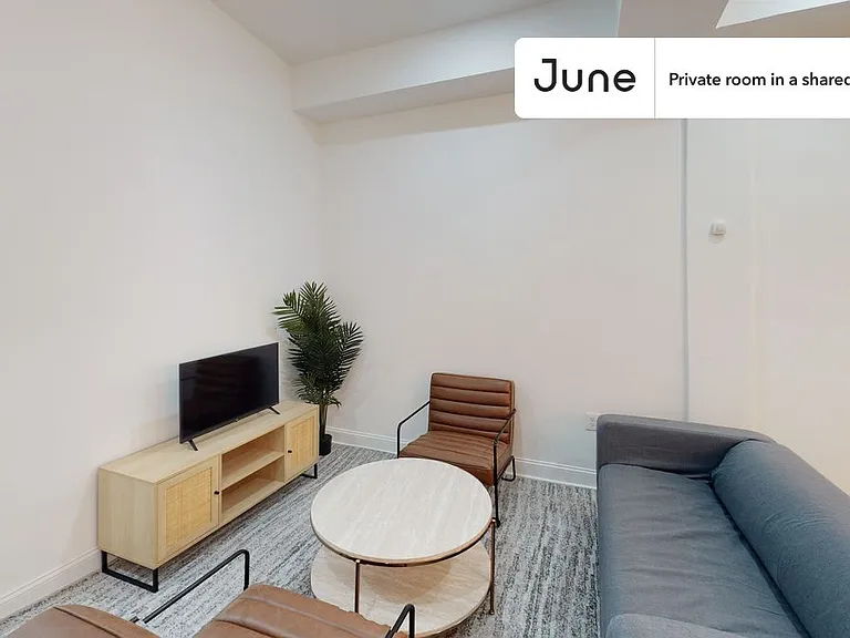 529 42nd St NE #B — Photo 10