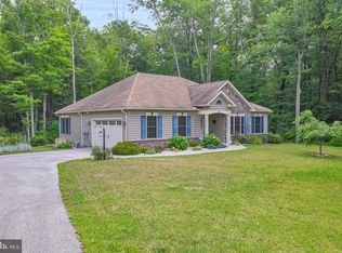 115 S Lake Rd, Thomasville, PA 17364