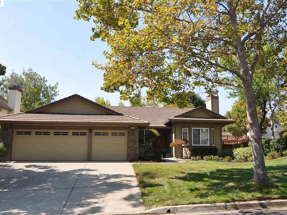 1st image of 1083 Canyon Hills Rd