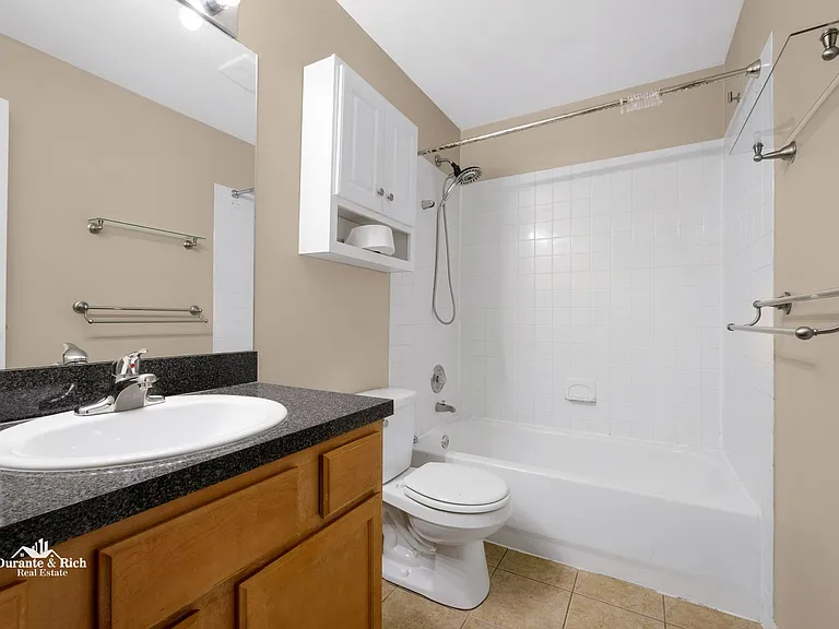 6010 Forest View Rd #1B — Photo 9