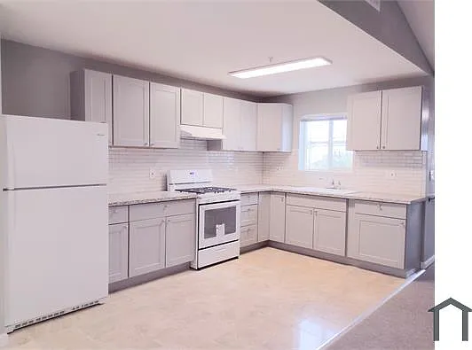 5 bed, 1700 sqft, $4,140 — Photo 4