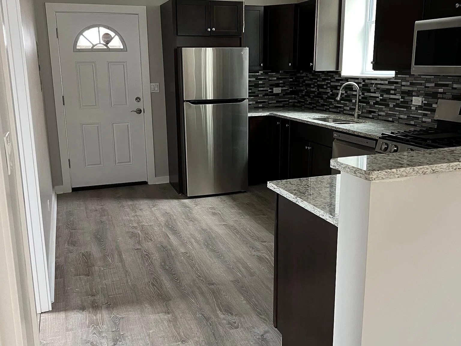 3239 S Emerald Ave — Photo 1