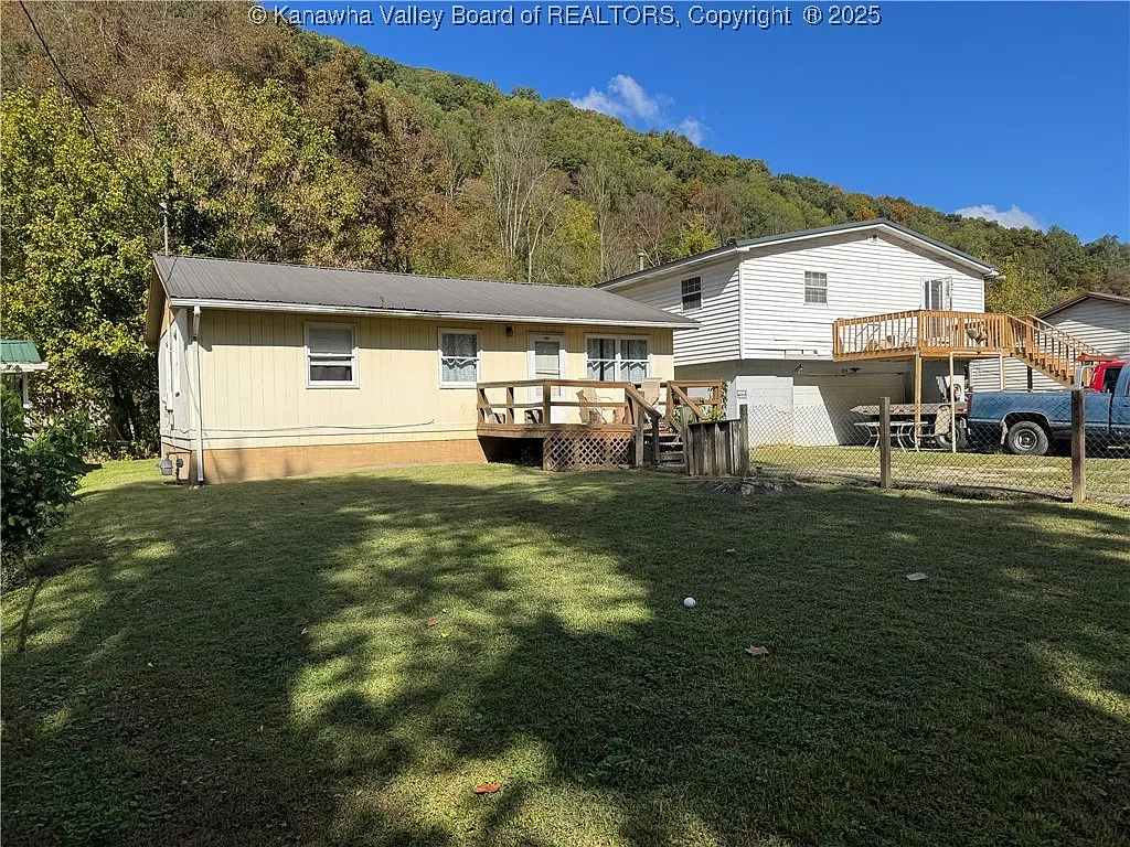725-727 Bays Dr photo 1