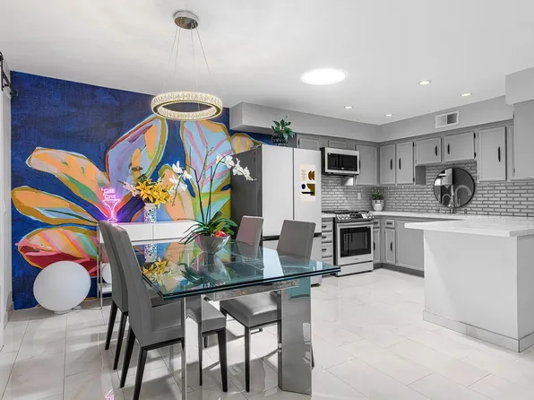 2981 E Sunflower Cir, Palm Springs, CA 92262