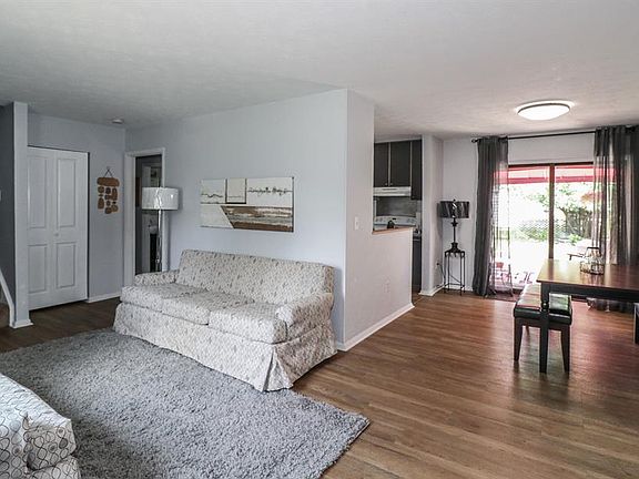 4th image of 80 Silverwood Cir