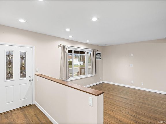 3rd image of 1091 Gardiner Drive