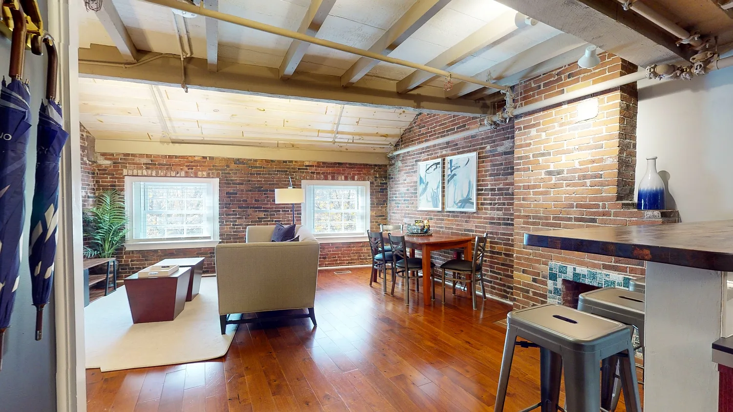 2 bed, 1000 sqft, $9,150 — Photo 4