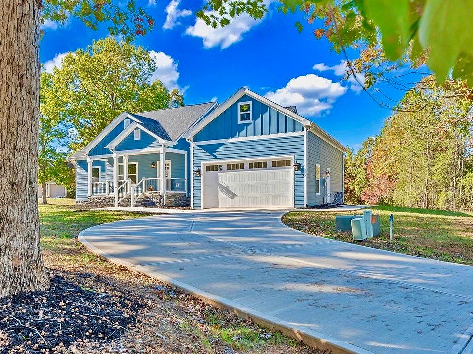 1st image of 206 Spyglass Ln