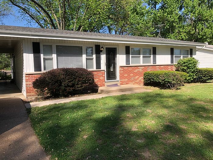 1st image of 809 Mary Jo Ln