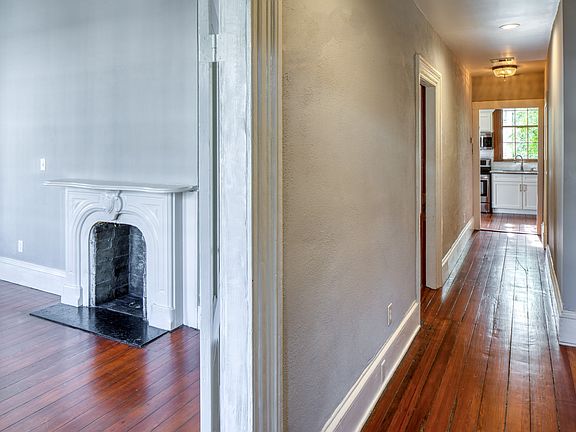 4th image of 203 W Waldburg St #2