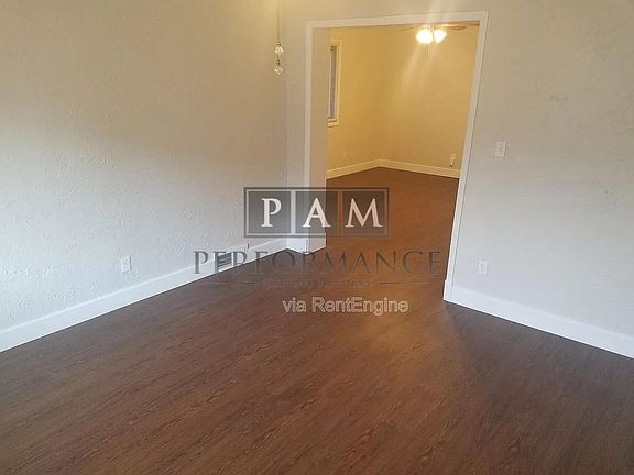 4th image of 313 E Lincoln Ave