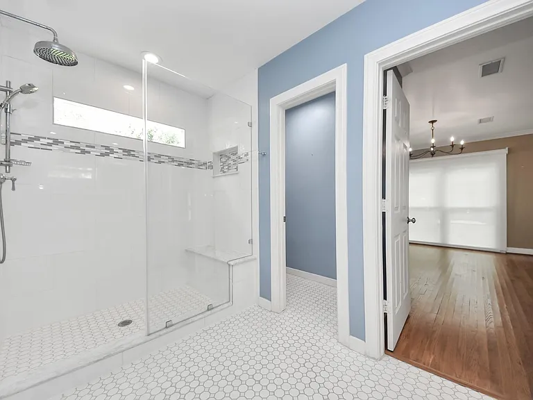 843 W 41st St — Photo 22