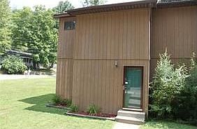 1st image of 794 Gordon Dr