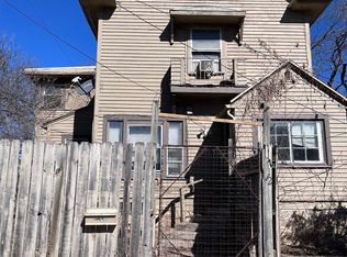 712 SW 16th St, Topeka, KS 66612