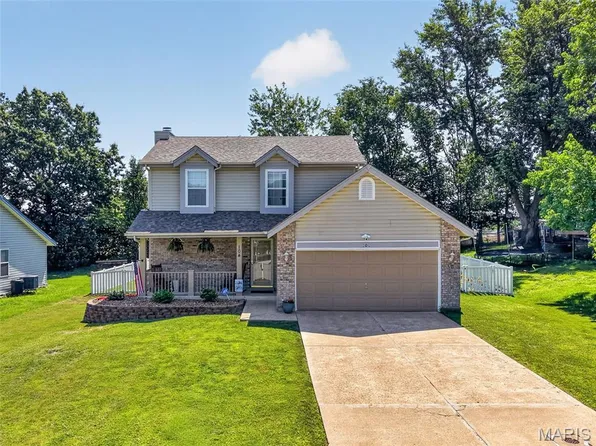 104 Langtree Dr, Wentzville, MO 63385