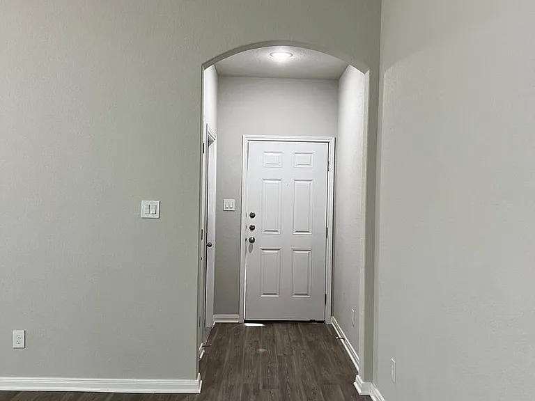 351 Emma Dr — Photo 4