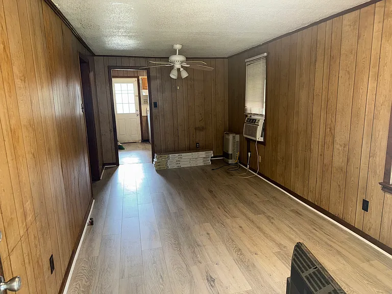 304 Sunnyside Ln — Photo 2
