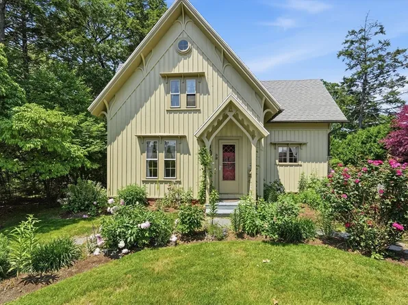 38 Round Hill Rd, Northampton, MA 01060