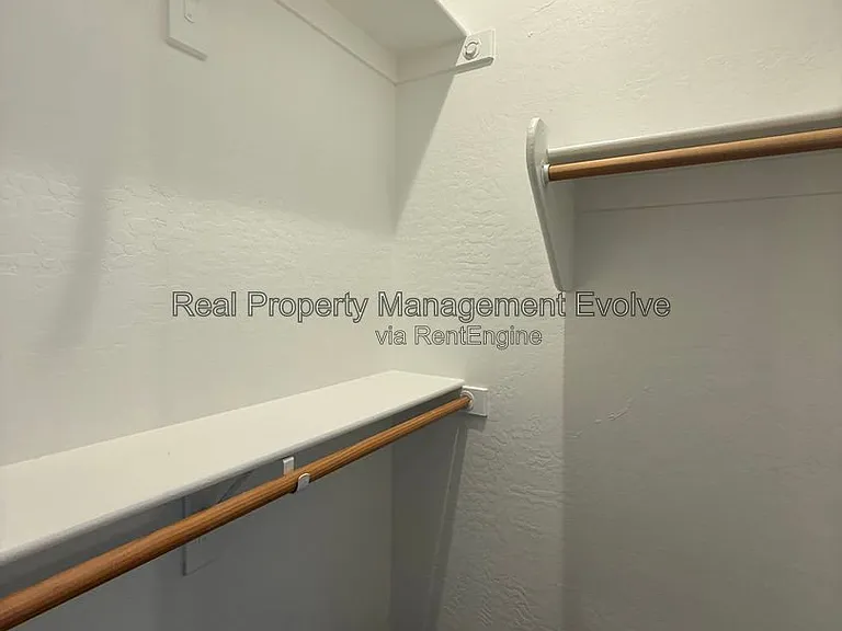 2513 W Woburn Ln — Photo 16