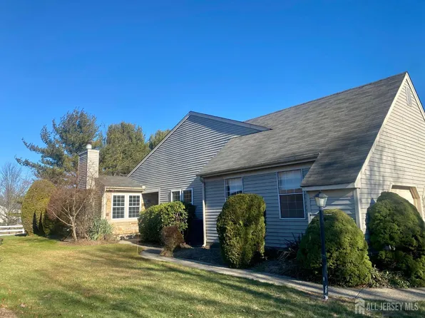21 Ethan Allen Dr, Monroe Township, NJ 08831