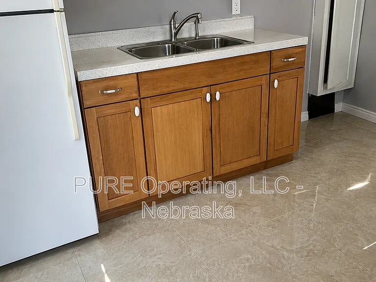 810 E Erie St #1 — Photo 7