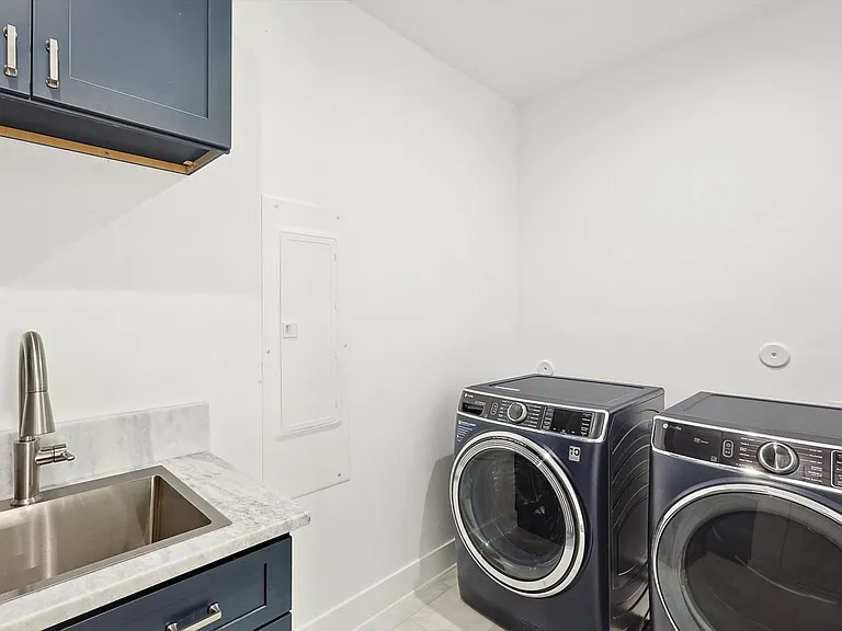 767 W Main St #201 — Photo 21