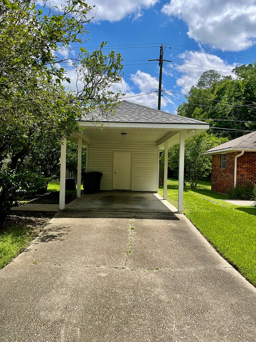 Carport - 2824 Myrtle Ave