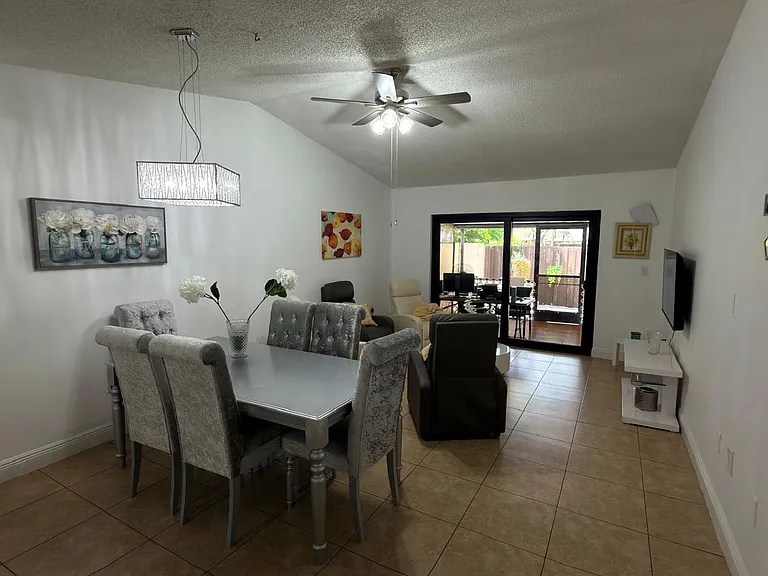 5302 SW 138th Pl — Photo 9
