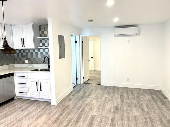 4th image of 4125 Inglewood Blvd #16