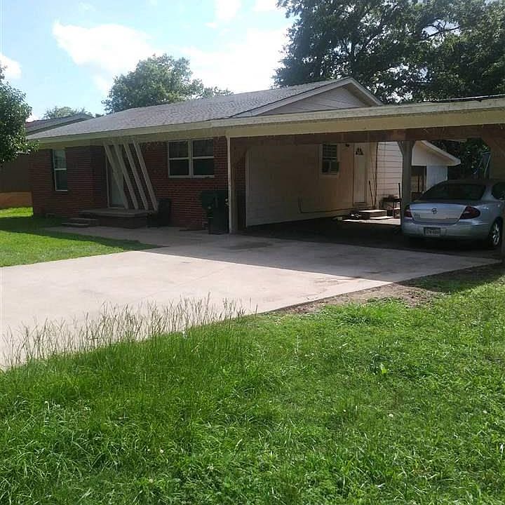 2nd image of 302 Bandera Dr