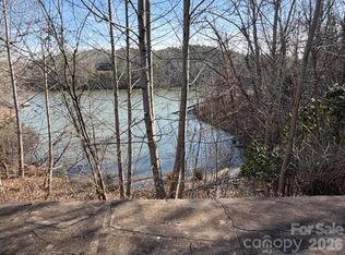 37 Peninsula Dr, Mill Spring, NC 28756