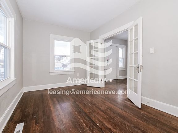 704208_004_living_room_14258035.jpg