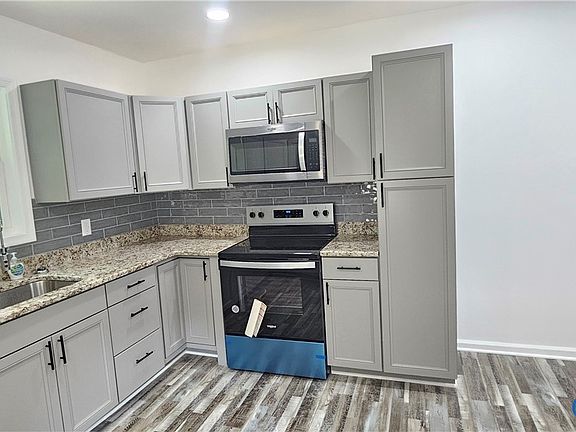 3rd image of 7626 Richmond Rd