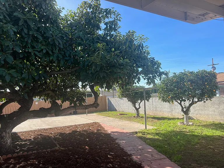 3887 Ocean View Blvd — Photo 40