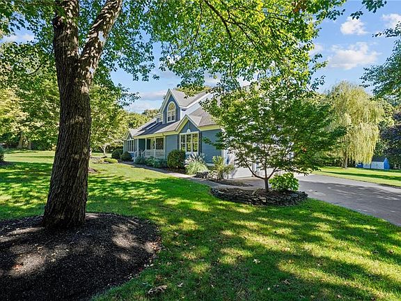 3rd image of 495 Congdon Dr