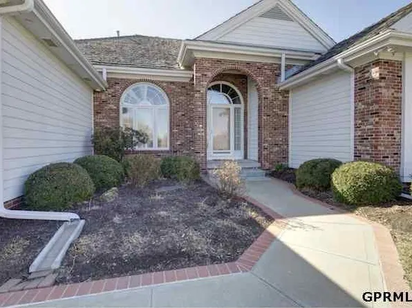 14021 Eagle Run Dr, Omaha, NE 68164