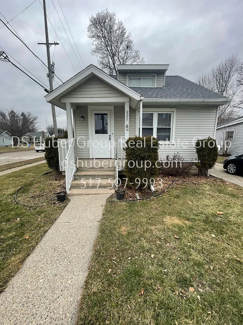 805 Comfort Street Lansing, MI 48915 — Photo 1