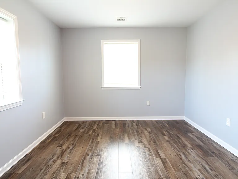 140 Moffatt Ave #4 — Photo 8