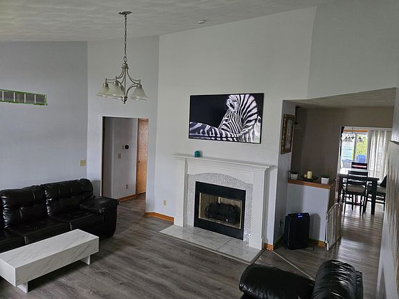 2nd image of 5853 Dusty Ln