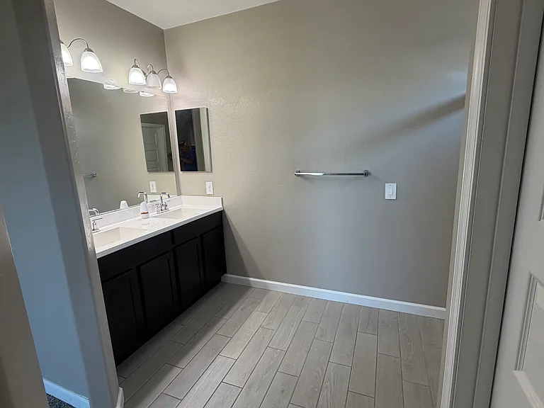 2492 S 242nd Ln — Photo 7