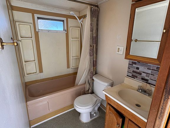 2nd image of 7 Webb Cir