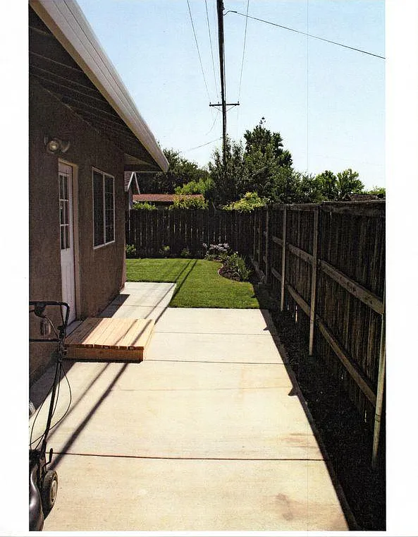 2 bed, 930 sqft, $2,200 — Photo 4