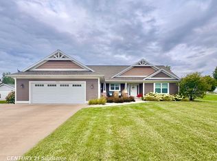 9968 Garner Ln, Freeland, MI 48623