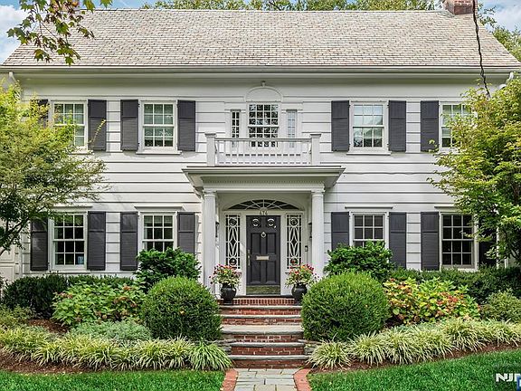 3rd image of 474 Heights Rd